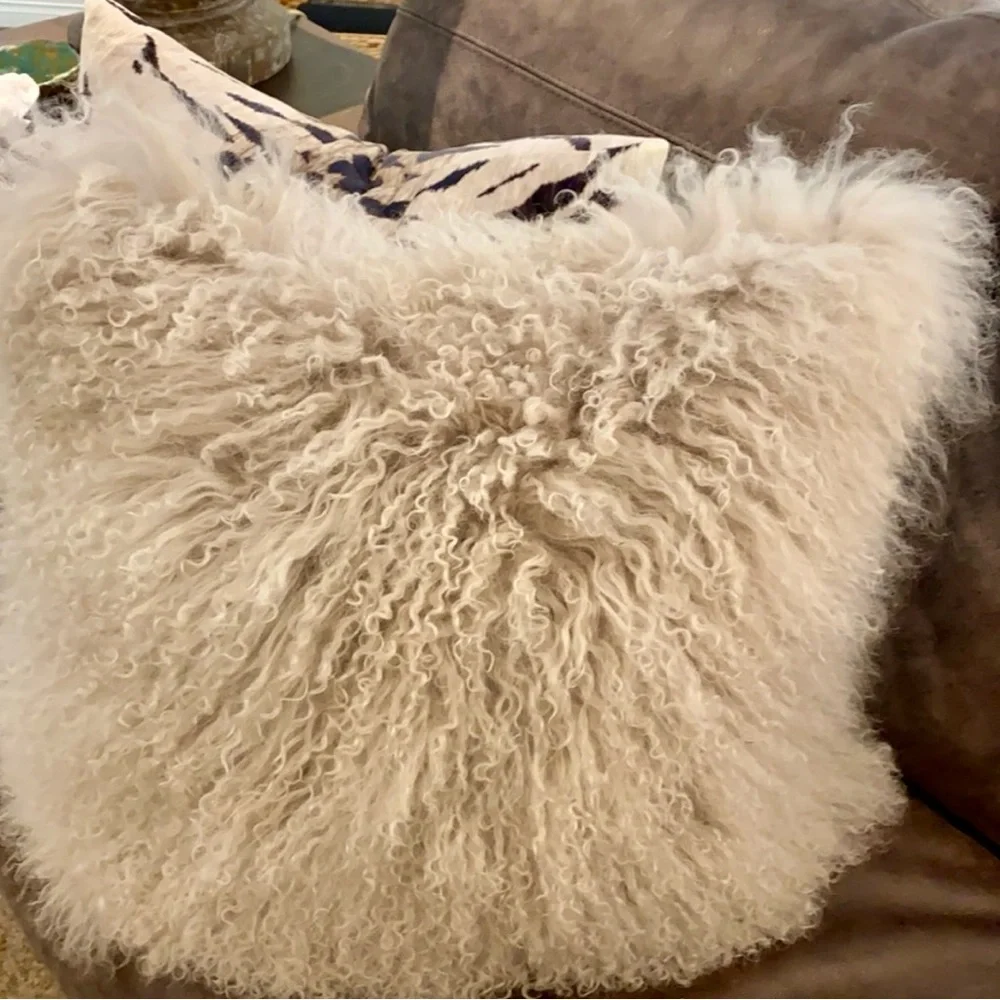 Z Gallerie 100% Mongolian Curly Fur Pillow With Insert Brand New With Tag 🐚
